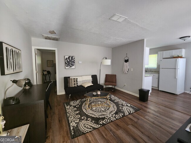 Building Photo - 917 Oakview Ave