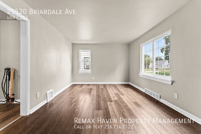 Building Photo - 25520 Briardale Ave,- Euclid - 4 bed, 1 ba...