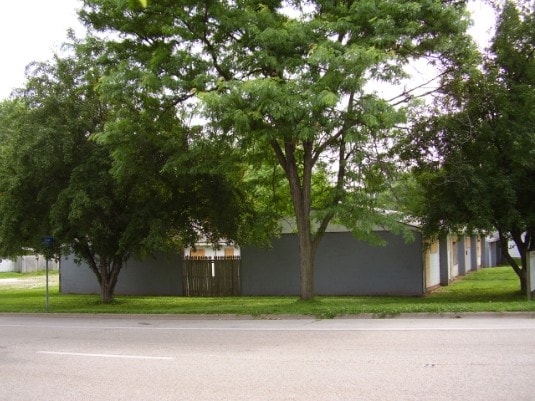 Building Photo - 401 Cherry St