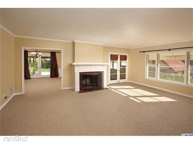 Building Photo - 2810 Saint James Pl