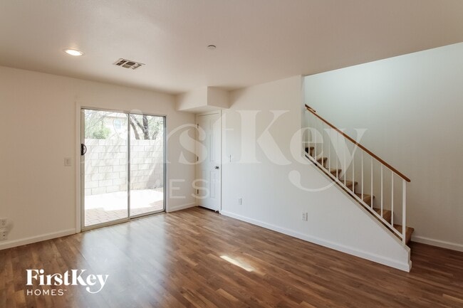 Building Photo - 8470 N Placita De La Manzana