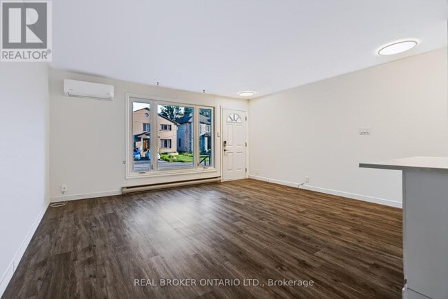 Photo du bâtiment - 1525 Rosebella Ave