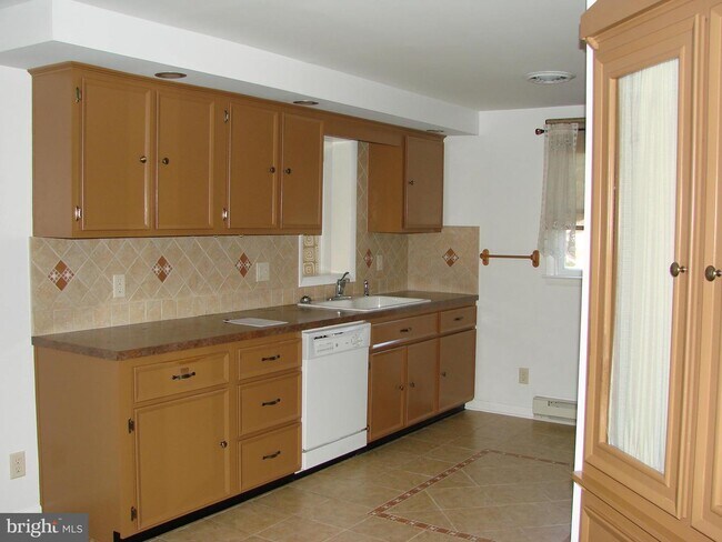 Building Photo - 1167 Redwood Dr