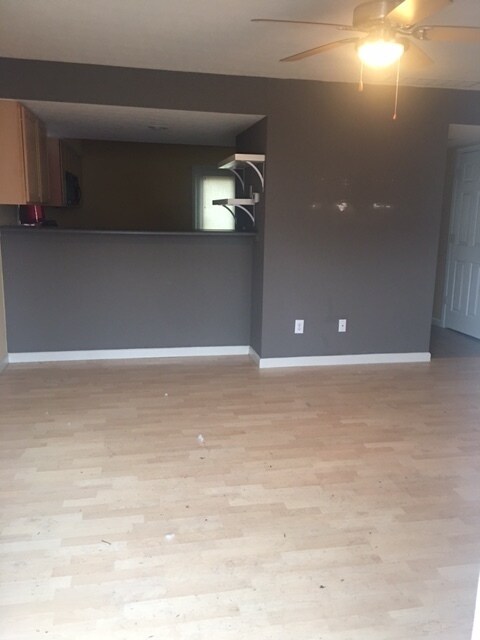 Building Photo - 2 bedroom, 2.5 bath townhouse: Oaklawn Park