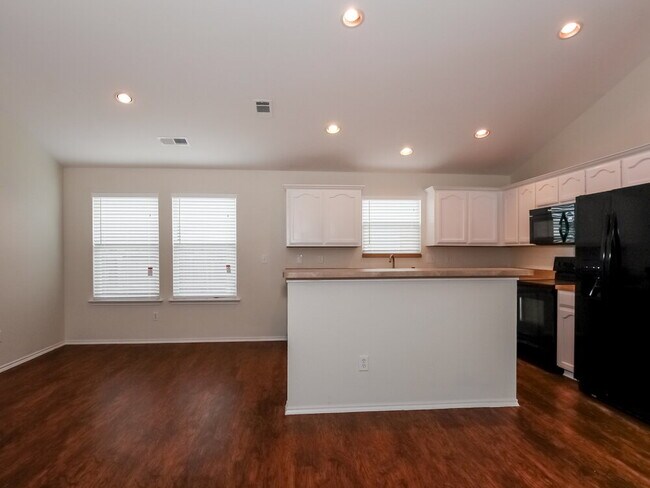 Building Photo - 913 Honey Locust Ln