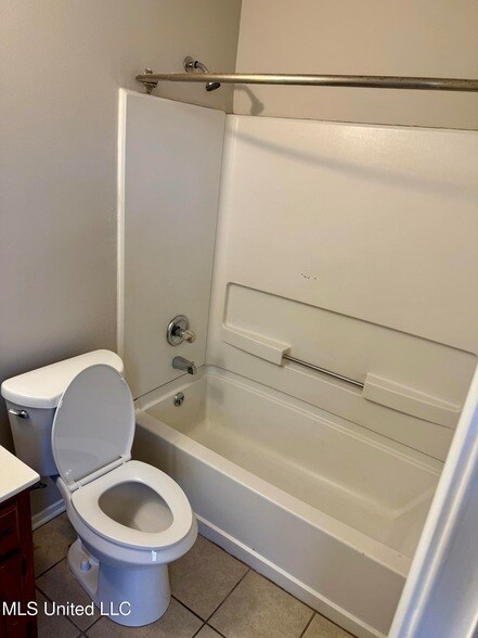 Foto del edificio - 6050 Somerset Dr