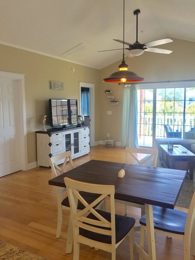 Foto del edificio - Azalea Lakes - Fully Furnished Long Term Rental in Myrtle Beach, SC