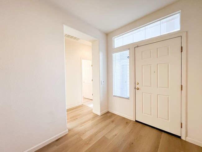 Building Photo - Newly Renovated