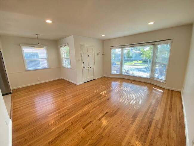 Foto del edificio - Perfect 2 Bedroom Lakewood House For Rent!