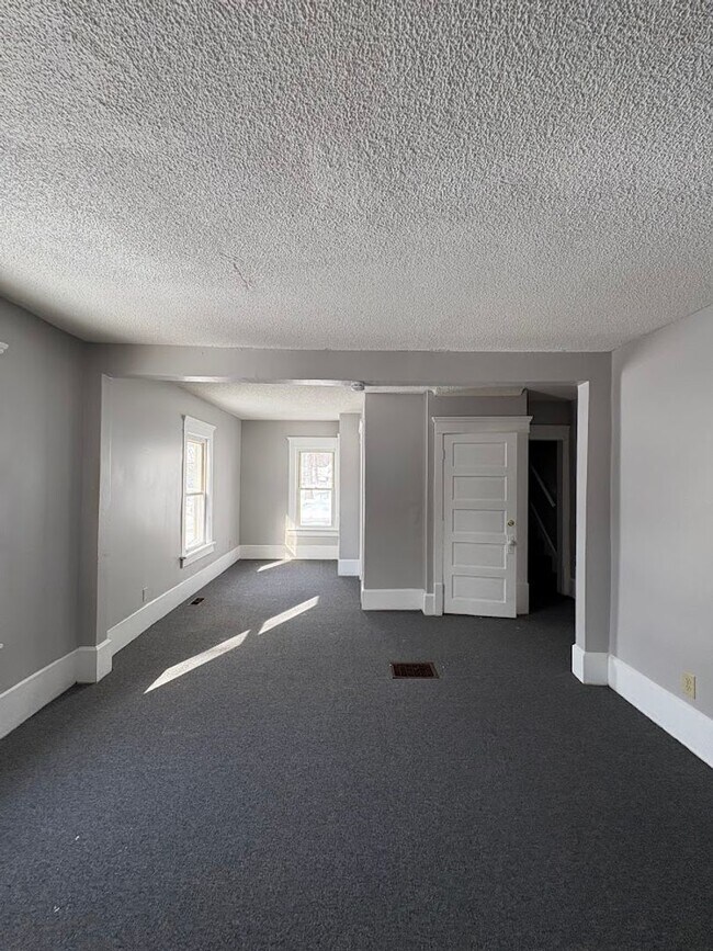 Building Photo - 729 Mallison Ave