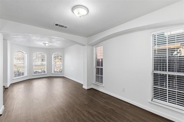 Building Photo - 1124 Breezewood Dr