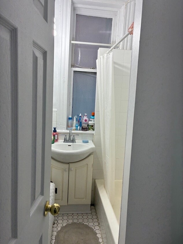 Building Photo - 320 Cooper St