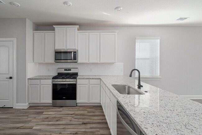Building Photo - 913 Emerson Dr