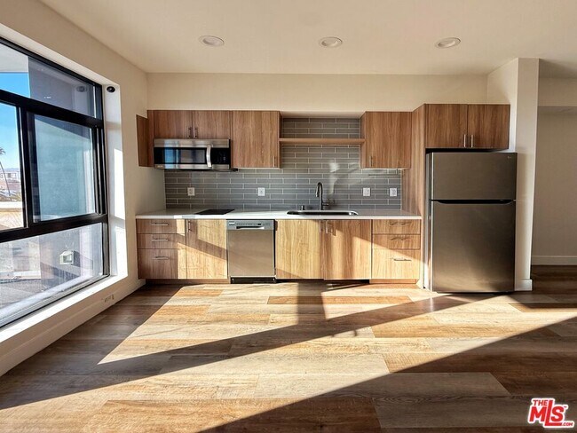 Foto del edificio - 723 S St Andrews Pl