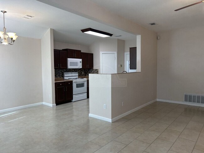 Foto del edificio - 4910 Parkwood Dr