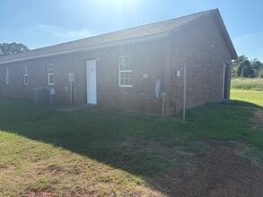 Building Photo - 2369 County Rd 426 N