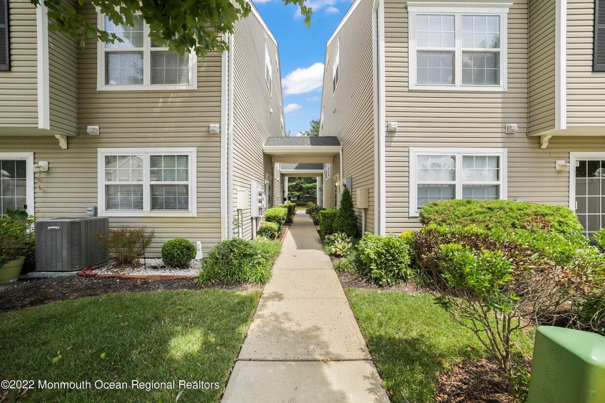 200 Crooked Stick Ct, Wall Township, NJ 07731 Condo for Rent in Wall