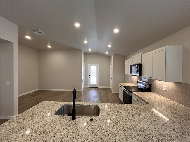 Foto del edificio - "Charming 3-Bed, 2-Bath Lubbock Home: Spac...