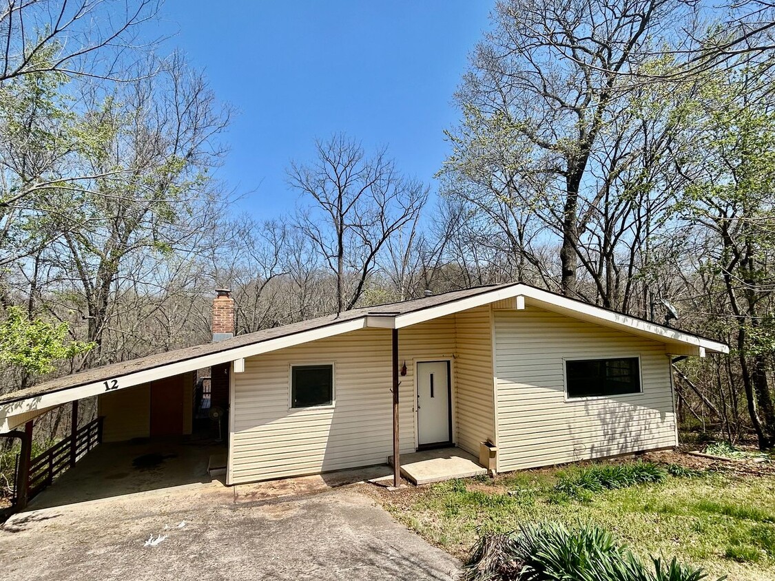 Primary Photo - Cozy 2-Bedroom, 1.5 -Bathroom Home! Plus C...