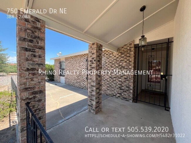 Building Photo - Roomy 3 Bedroom 2 Bathroom Home In Rio Ran...