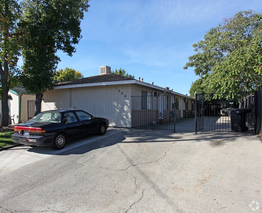 Building Photo - 1006 Circuit Dr