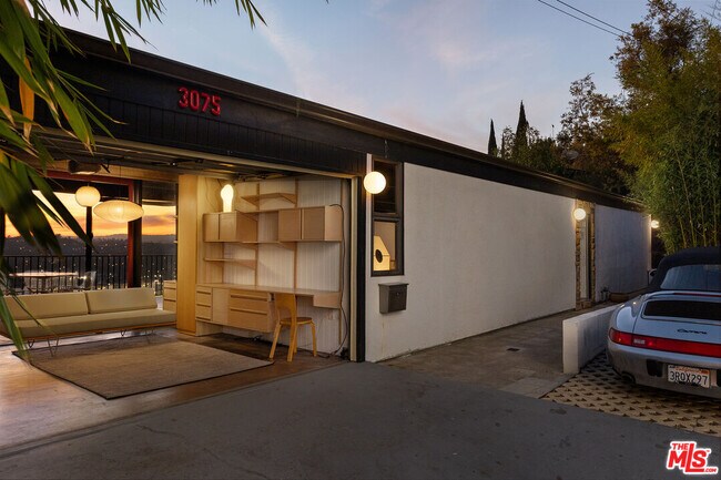 Building Photo - 3075 Knob Dr