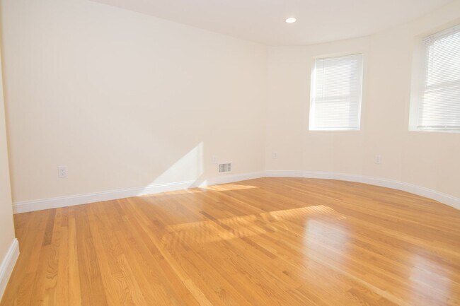Foto del edificio - 3bed/2bath in Brookline