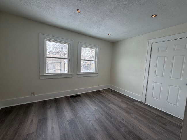 Building Photo - 111 E Eckman St