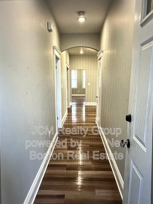 Foto del edificio - 100 Maverick St