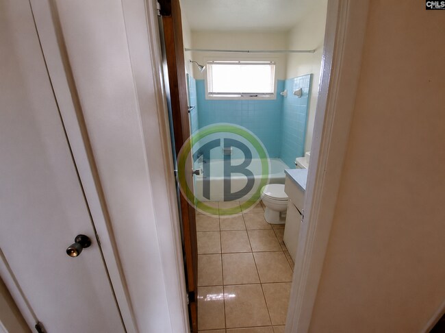 Building Photo - Single-level ranch home near downtown and Bull St District