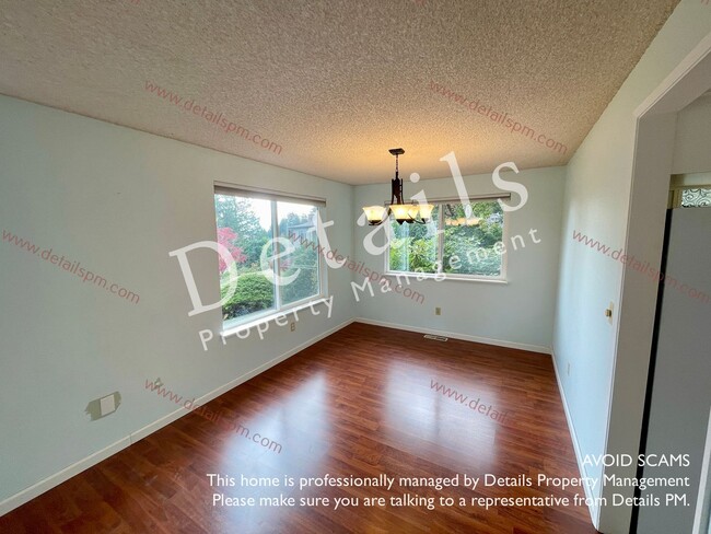 Foto del edificio - **APPLICATIONS PENDING ** 3 BR Home with S...