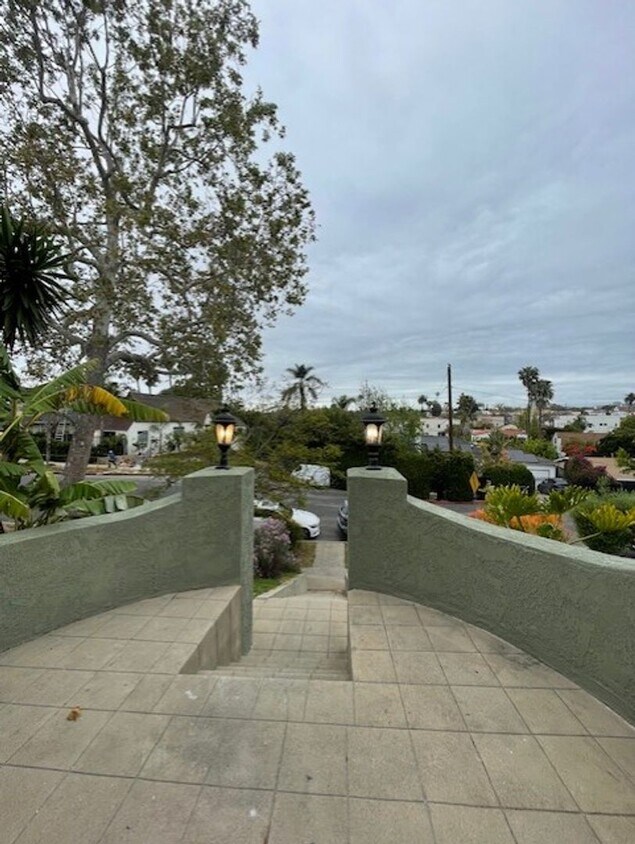 Foto principal - Stunning 4 bedroom 3 bath