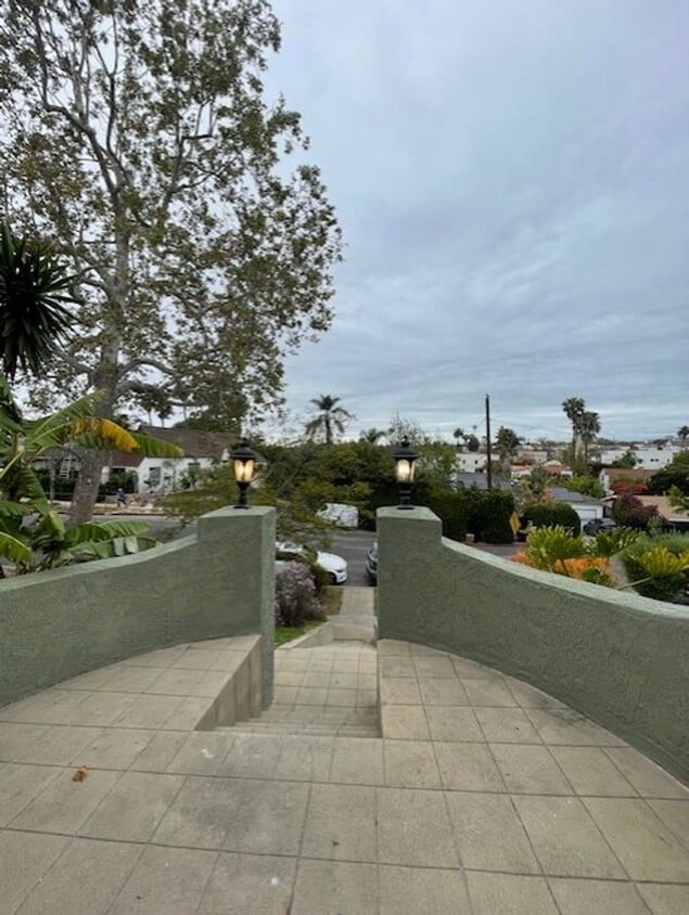 Primary Photo - Stunning 4 bedroom 3 bath