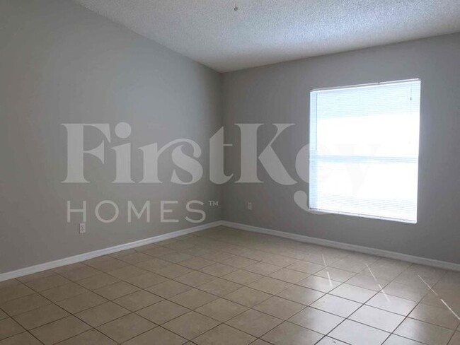 Foto del edificio - 7575 Groveoak Dr