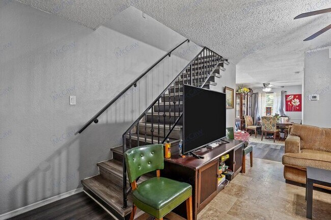 Building Photo - 2500 Hollandale Cir