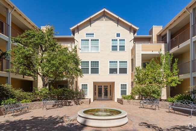 Courtyard - Encinal Place