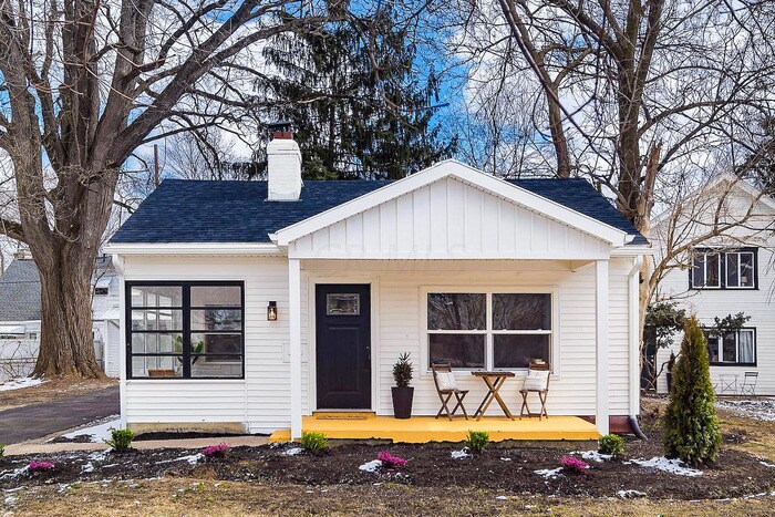 Foto principal - Beautifully Renovated 3-Bedroom Home with ...