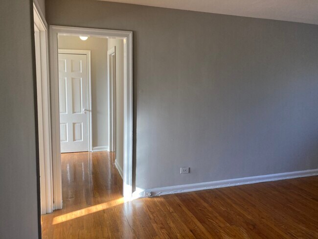 Building Photo - 2856 Fairway Dr