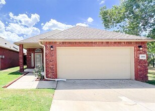 Building Photo - 3800 E Ridge Pointe Cir
