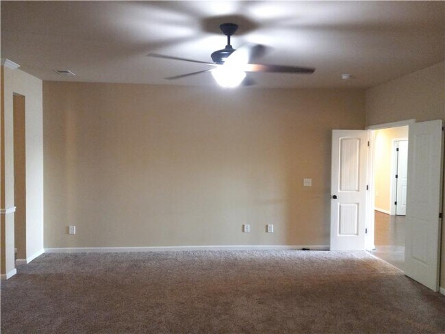 Building Photo - 2789 Huntcliffe Dr