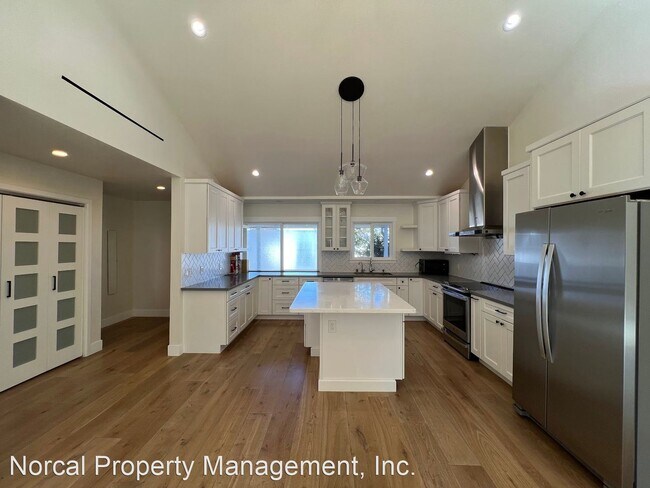Building Photo - 4 br, 3 bath House - 1546 San Andreas Ave