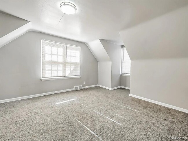 Building Photo - 9744 Lakepointe St