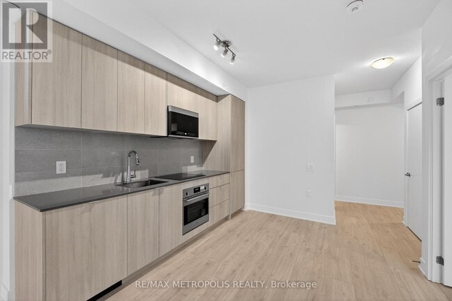 Building Photo - 2088 James St