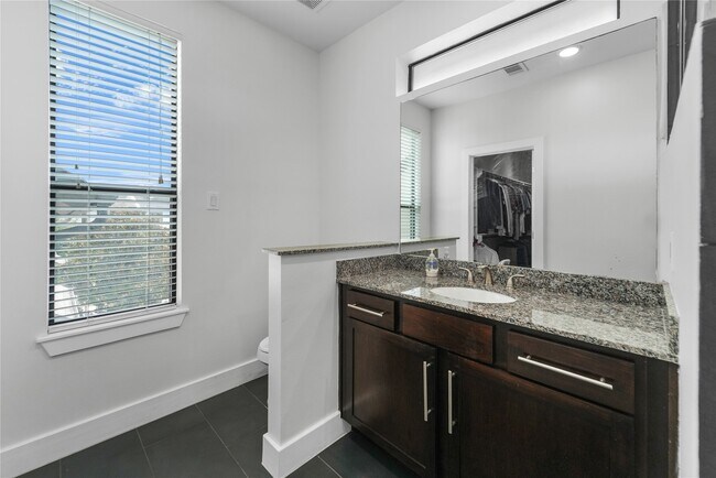 Foto del edificio - 2310 Webster St