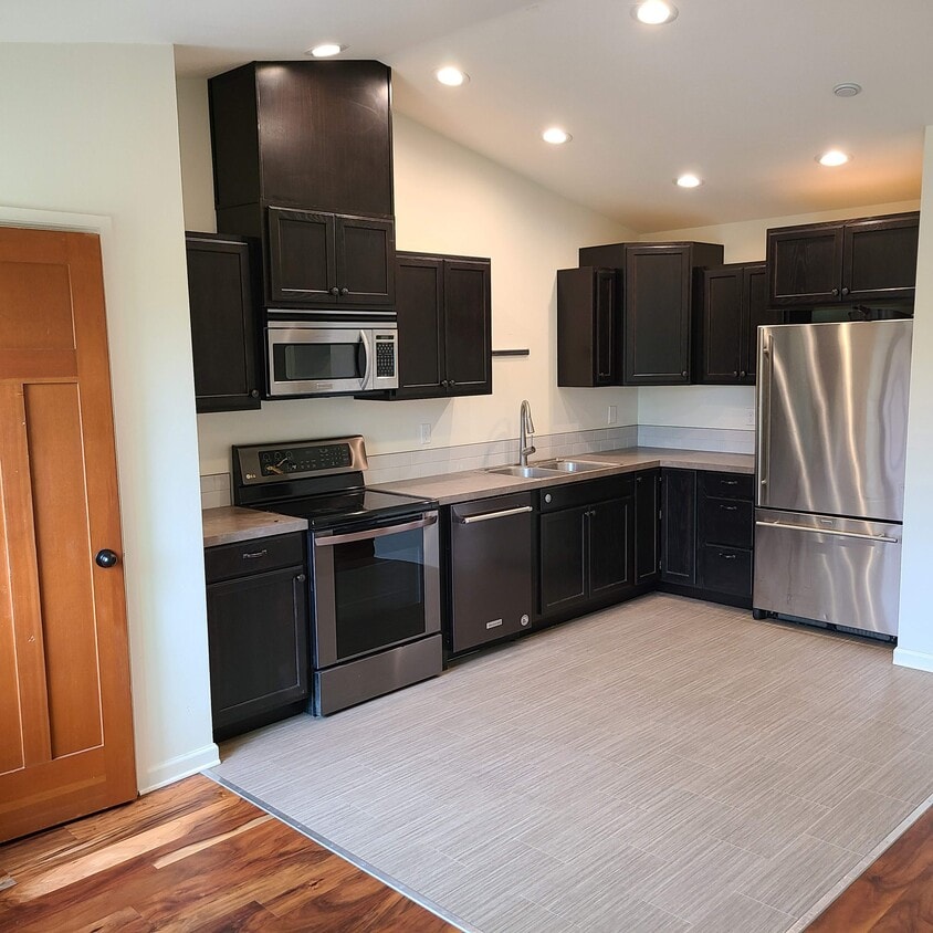 Foto principal - 12527 14th Ave S