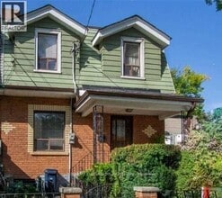 Building Photo - 784 Adelaide St W