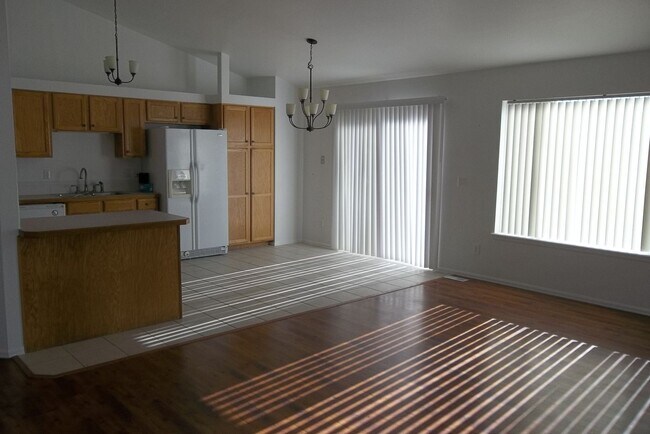 Foto del edificio - Spacious 5 Bedroom Home in Windsor