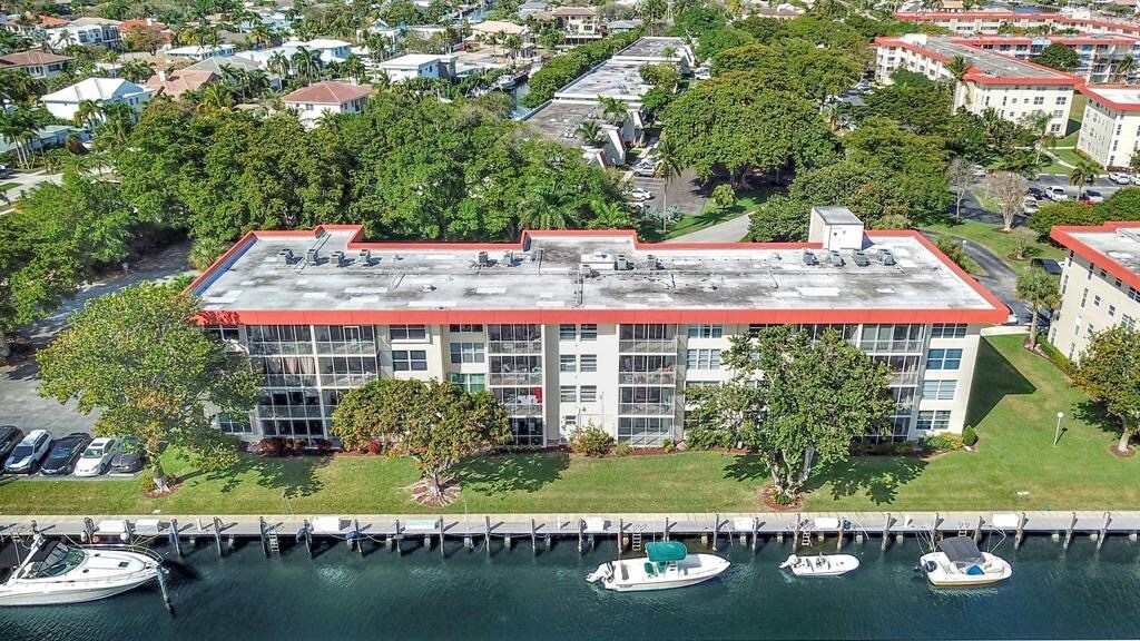 Foto principal - 3000 NE 48th Ct