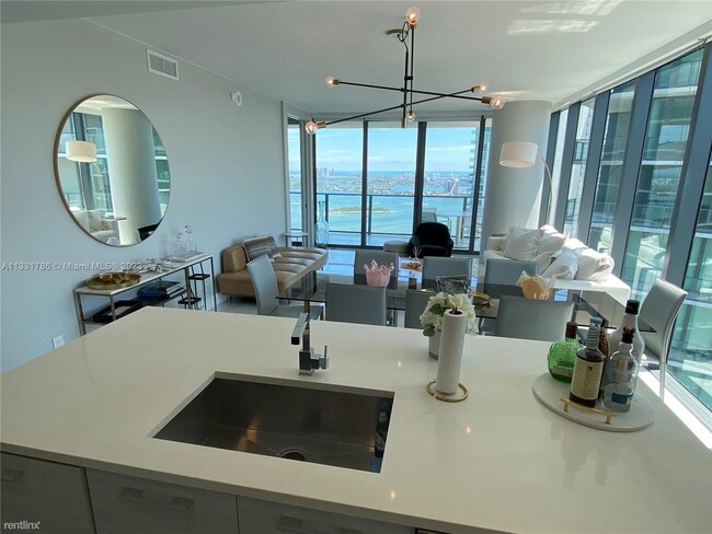 Foto del edificio - 4 br, 4.5 bath Condo - 650 NE 32nd St Unit...