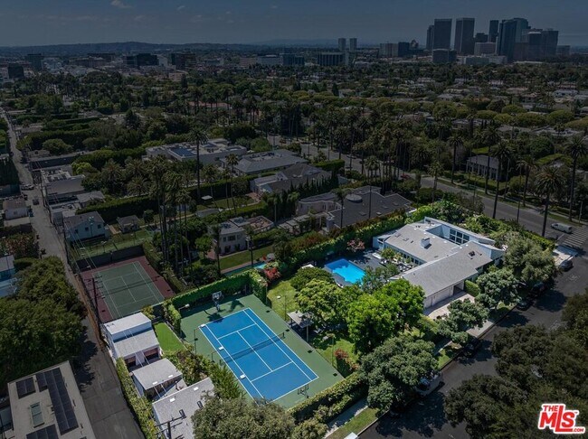 Foto del edificio - 624 N Beverly Dr